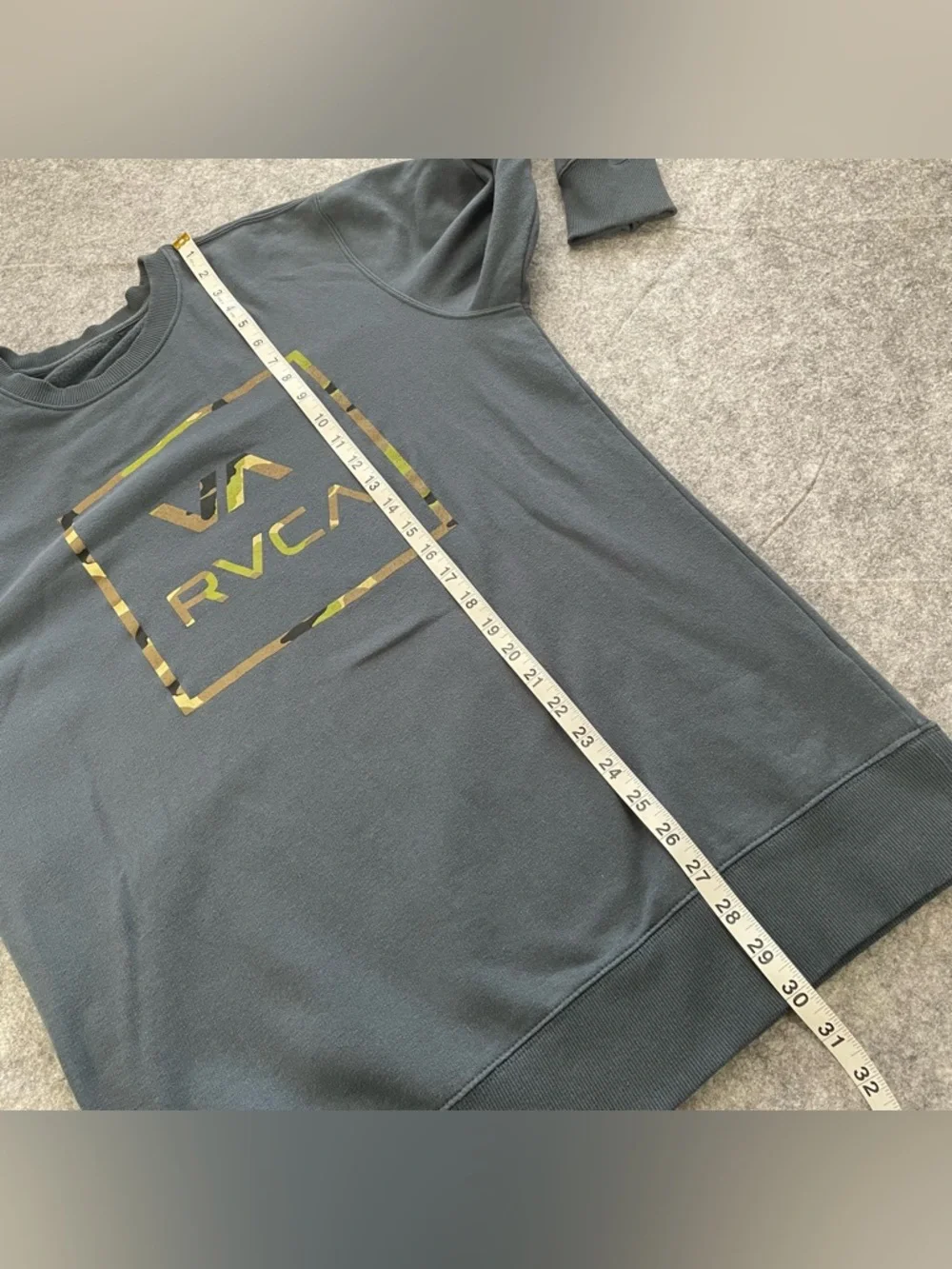 RVCA Crewneck Sweatshirt Mens Size L Teal Blue Camo Logo Artist Network Program